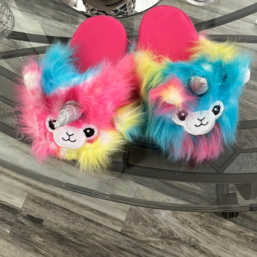 🦄JUSTICE UNICORN🦄SLIPPERS GIRLS SIZE 4/5 GREAT CONDITION! SUPER CUTE!